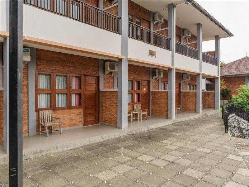 Reddoorz Plus At Hotel Negeri Baru Lodaya Puncak Bogor Exteriér fotografie